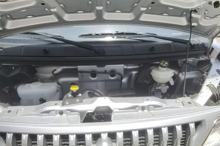 Used CHANGAN KAICHENG Ruixing M60 2023 1.5L GDI Comfort-Class Passenger Vehicle 6/7 Seats Engine Bay