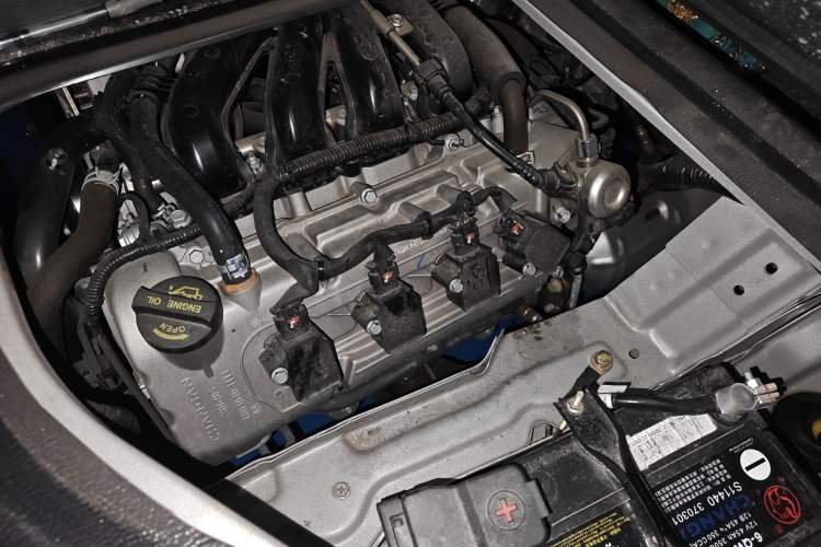 Used CHANGAN KAICHENG Ruixing M60 2023 1.5L GDI Comfort-Class Passenger Vehicle 6/7 Seats Engine Bay