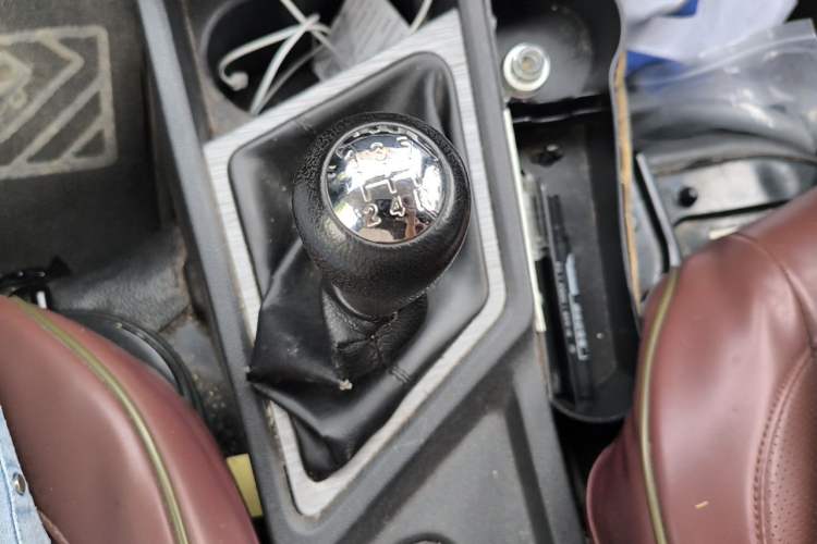 Used CHANGAN KAICHENG Ruixing M60 2023 1.5L GDI Elite-Class Passenger Vehicle 6/7 Seats Gear Lever