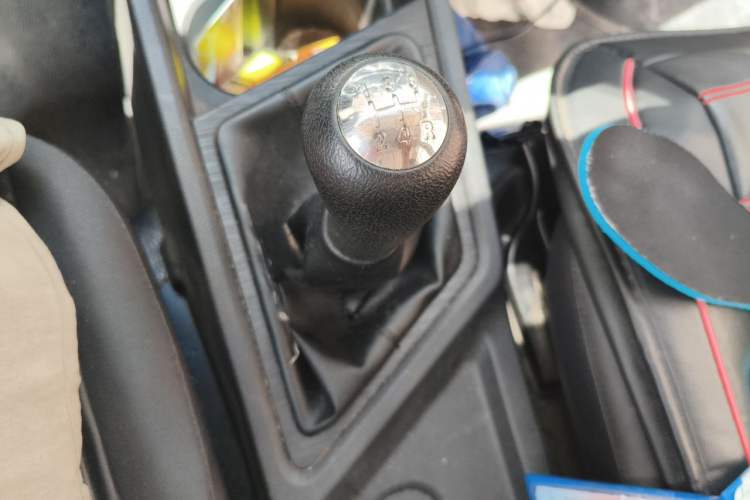 Used CHANGAN KAICHENG Ruixing M60 2023 1.5L GDI Elite-Class Passenger Vehicle 6/7 Seats Gear Lever