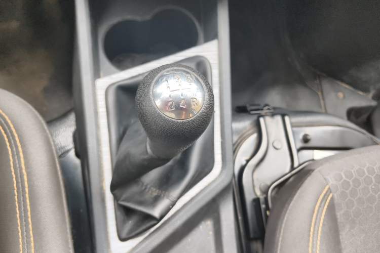 Used CHANGAN KAICHENG Ruixing M60 2023 1.5L GDI Comfort-Class Passenger Vehicle 6/7 Seats Gear Lever