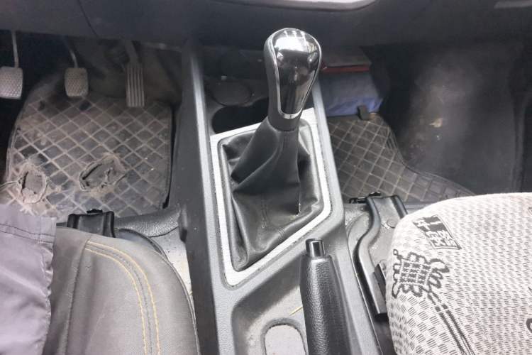 Used CHANGAN KAICHENG Ruixing M60 2023 1.6L CNG Comfort-Grade 6-Seater Passenger Vehicle Gear Lever
