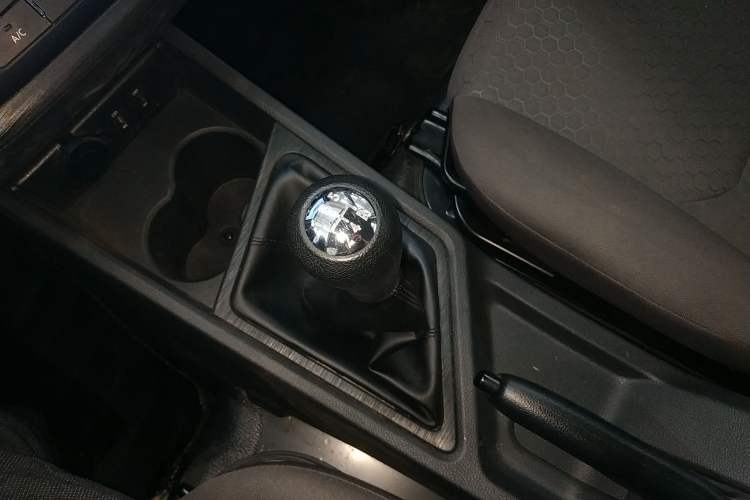 Used CHANGAN KAICHENG Ruixing M60 2023 1.5L GDI Comfort-Class Passenger Vehicle 6/7 Seats Gear Lever