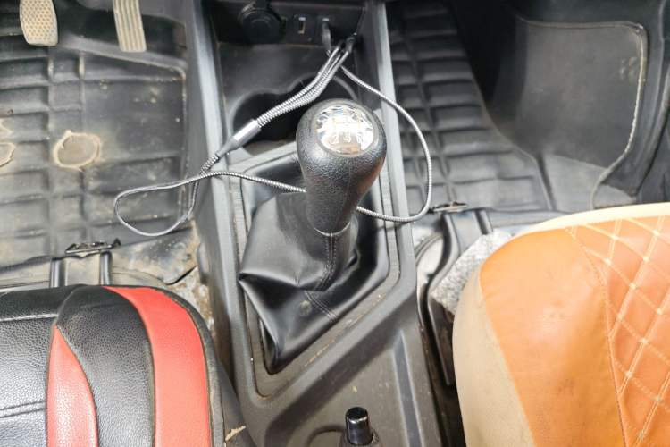 Used CHANGAN KAICHENG Ruixing M60 2023 1.5L GDI Comfort-Class Passenger Vehicle 6/7 Seats Gear Lever