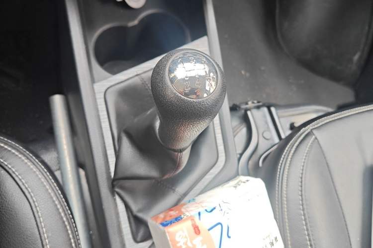Used CHANGAN KAICHENG Ruixing M60 2023 1.5L GDI Elite-Class Passenger Vehicle 6/7 Seats Gear Lever