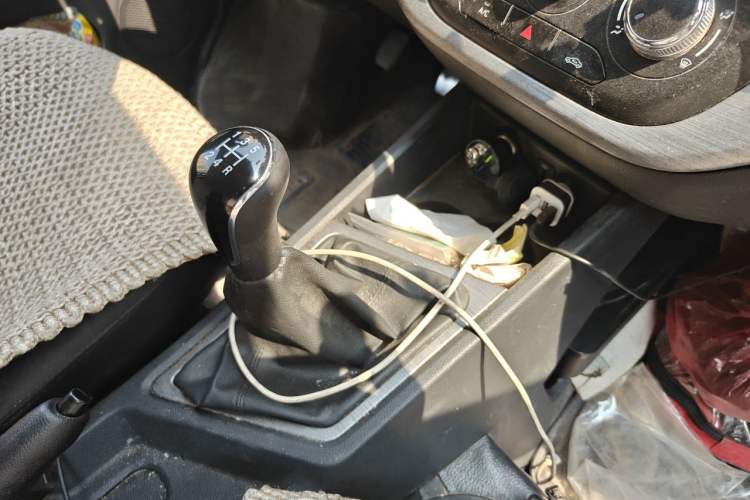 Used CHANGAN KAICHENG Ruixing M60 2023 1.6L CNG Comfort-Grade 6-Seater Passenger Vehicle Gear Lever