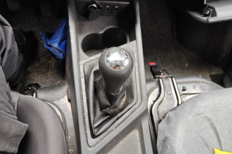 Used CHANGAN KAICHENG Ruixing M60 2023 1.5L GDI Comfort-Class Passenger Vehicle 6/7 Seats Gear Lever