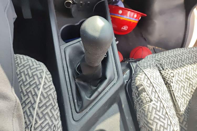Used CHANGAN KAICHENG Ruixing M60 2023 1.5L GDI Elite-Class Passenger Vehicle 6/7 Seats Gear Lever