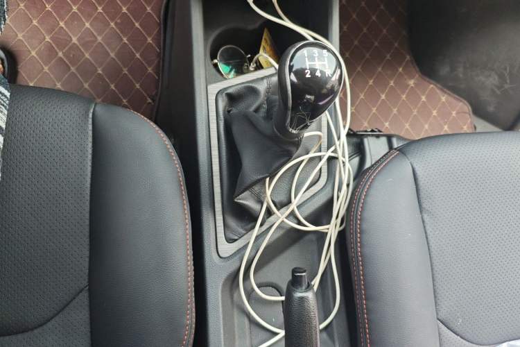 Used CHANGAN KAICHENG Ruixing M60 2023 1.6L CNG Comfort-Grade 6-Seater Passenger Vehicle Gear Lever