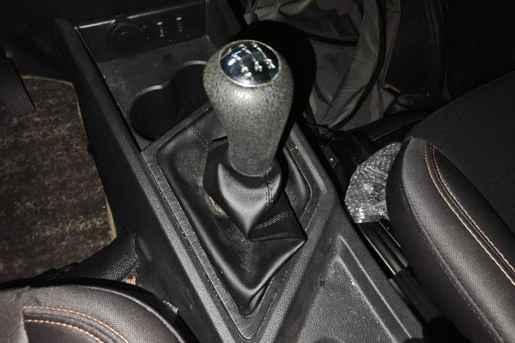 Used CHANGAN KAICHENG Ruixing M60 2023 1.5L GDI Comfort-Class Passenger Vehicle 6/7 Seats Gear Lever