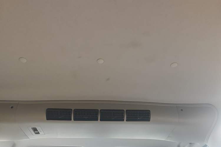 Used CHANGAN KAICHENG Ruixing M60 2023 1.6L CNG Comfort-Grade 6-Seater Passenger Vehicle Headliner