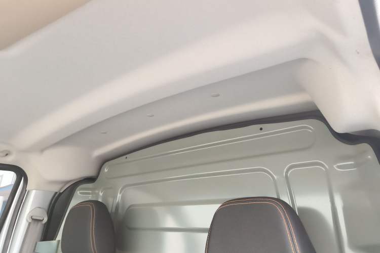 Used CHANGAN KAICHENG Ruixing M60 2023 1.5L GDI Comfort Van 2-Seater Headliner