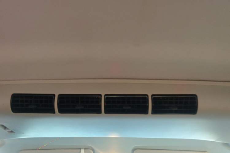 Used CHANGAN KAICHENG Ruixing M60 2023 1.6L CNG Comfort-Grade 6-Seater Passenger Vehicle Headliner