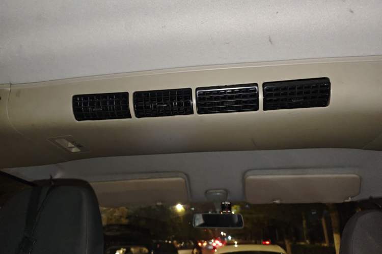 Used CHANGAN KAICHENG Ruixing M60 2023 1.6L CNG Comfort-Grade 6-Seater Passenger Vehicle Headliner