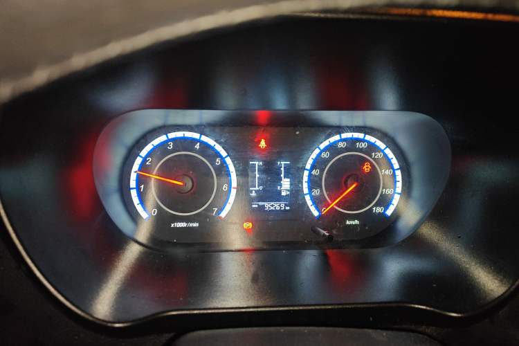 Used CHANGAN KAICHENG Ruixing M60 2023 1.5L GDI Comfort-Class Passenger Vehicle 6/7 Seats Instrument Cluster