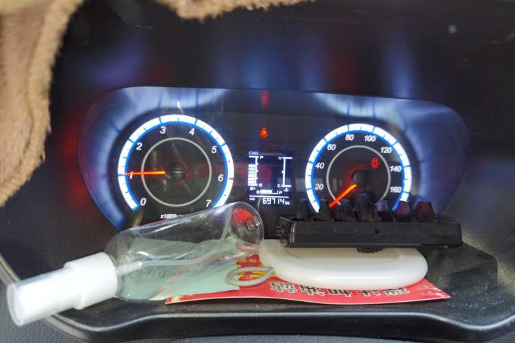 Used CHANGAN KAICHENG Ruixing M60 2023 1.6L CNG Comfort-Grade 6-Seater Passenger Vehicle Instrument Cluster