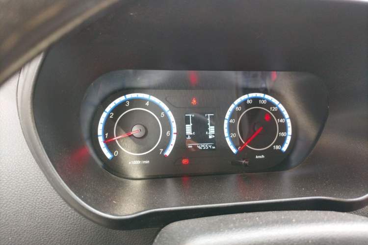 Used CHANGAN KAICHENG Ruixing M60 2023 1.5L GDI Comfort-Class Passenger Vehicle 6/7 Seats Instrument Cluster