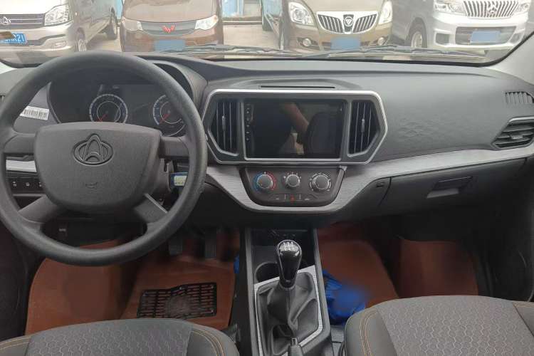 Used CHANGAN KAICHENG Ruixing M60 2023 1.6L CNG Comfort-Grade 6-Seater Passenger Vehicle Interior 1