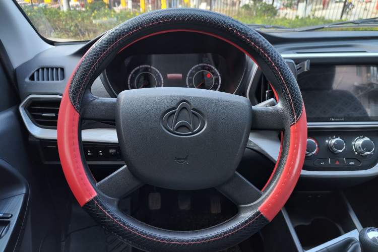 Used CHANGAN KAICHENG Ruixing M60 2023 1.5L GDI Comfort-Class Passenger Vehicle 6/7 Seats Interior 2