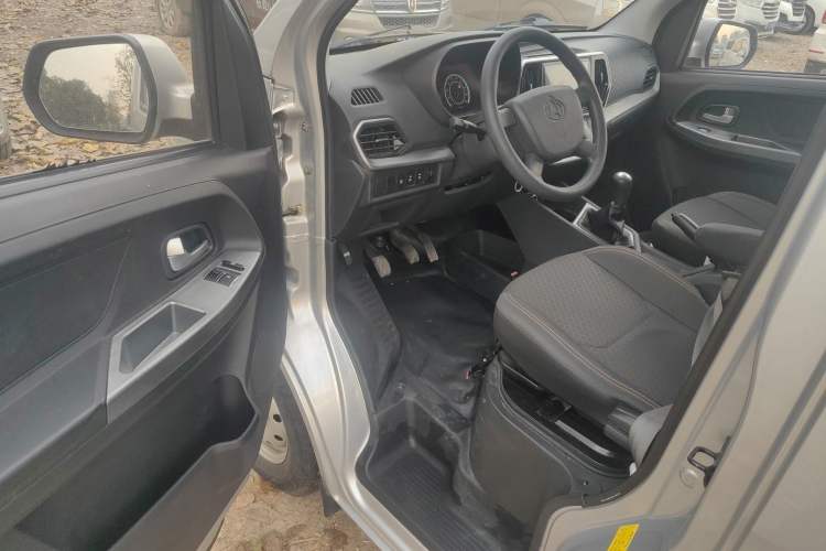 Used CHANGAN KAICHENG Ruixing M60 2023 1.5L GDI Elite-Class Passenger Vehicle 6/7 Seats Interior 2