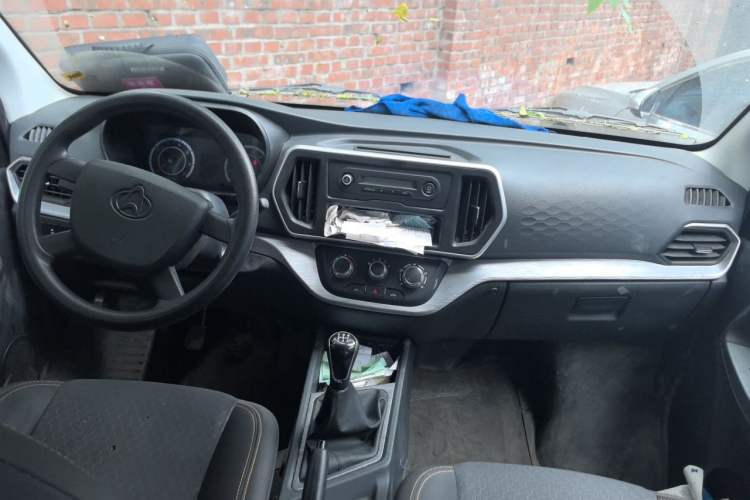 Used CHANGAN KAICHENG Ruixing M60 2023 1.5L GDI Comfort-Class Passenger Vehicle 6/7 Seats Interior 2