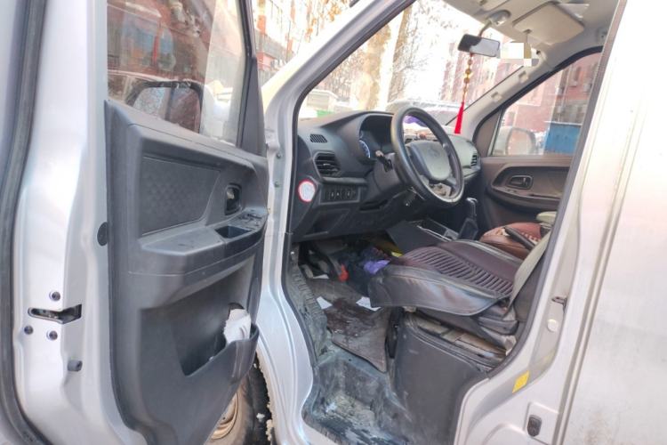 Used CHANGAN KAICHENG Ruixing M60 2023 1.6L CNG Comfort-Grade 6-Seater Passenger Vehicle Interior 3