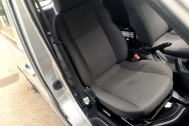 Used CHANGAN KAICHENG Ruixing M60 2023 1.5L GDI Comfort-Class Passenger Vehicle 6/7 Seats Interior 3