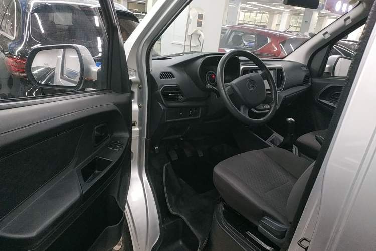 Used CHANGAN KAICHENG Ruixing M60 2023 1.5L GDI Comfort-Class Passenger Vehicle 6/7 Seats Interior 3