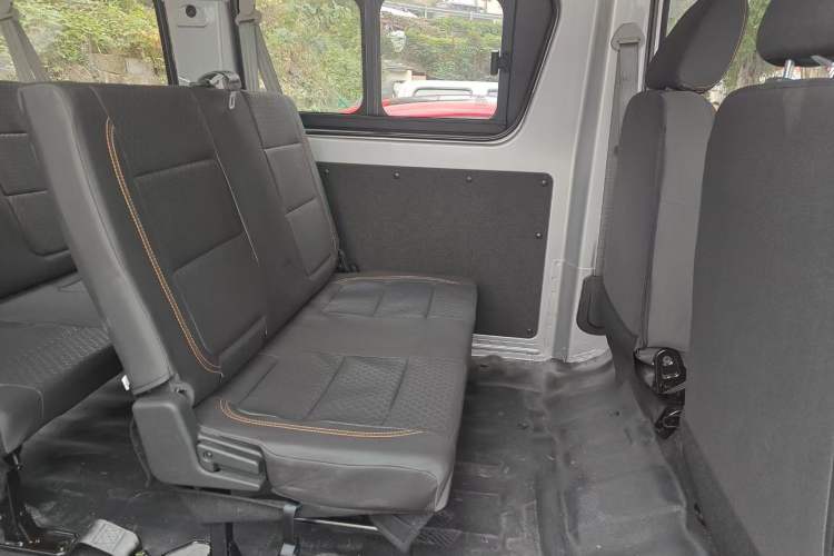 Used CHANGAN KAICHENG Ruixing M60 2023 1.6L CNG Comfort-Grade 6-Seater Passenger Vehicle Interior 3