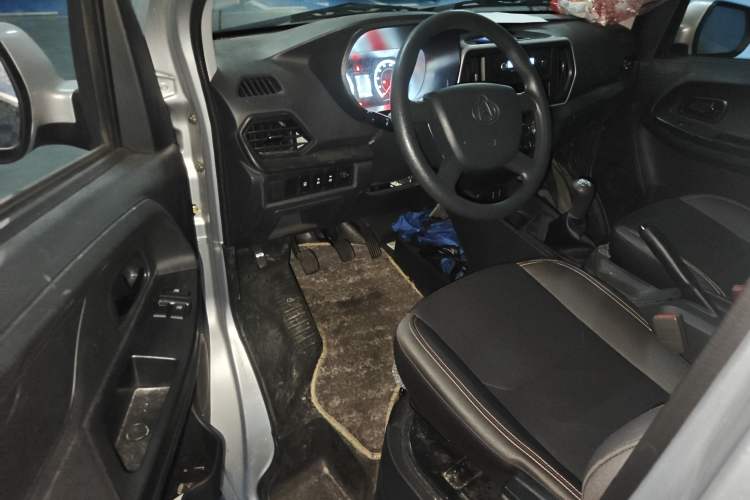 Used CHANGAN KAICHENG Ruixing M60 2023 1.5L GDI Comfort-Class Passenger Vehicle 6/7 Seats Interior 3
