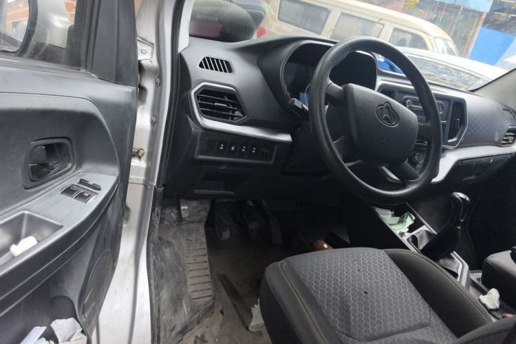 Used CHANGAN KAICHENG Ruixing M60 2023 1.5L GDI Comfort-Class Passenger Vehicle 6/7 Seats Interior 3