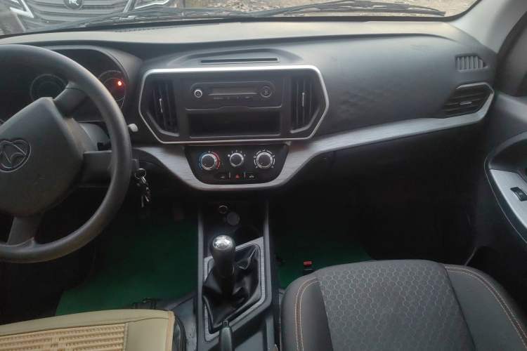 Used CHANGAN KAICHENG Ruixing M60 2023 1.5L GDI Comfort-Class Passenger Vehicle 6/7 Seats Interior 4