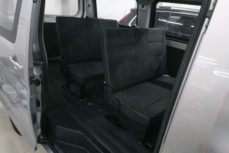 Used CHANGAN KAICHENG Ruixing M60 2023 1.5L GDI Comfort-Class Passenger Vehicle 6/7 Seats Interior 4