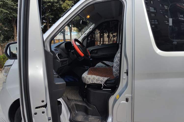 Used CHANGAN KAICHENG Ruixing M60 2023 1.5L GDI Comfort-Class Passenger Vehicle 6/7 Seats Interior 7