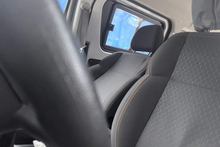 Used CHANGAN KAICHENG Ruixing M60 2023 1.5L GDI Comfort-Class Passenger Vehicle 6/7 Seats Left Front Seat