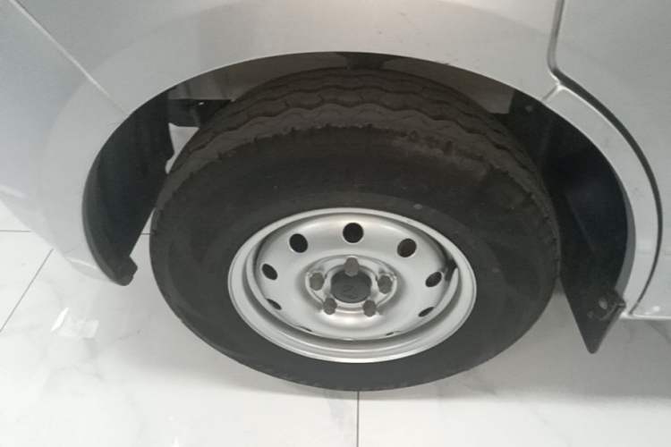 Used CHANGAN KAICHENG Ruixing M60 2023 1.5L GDI Comfort Van 2-Seater Left Front Wheel Hub