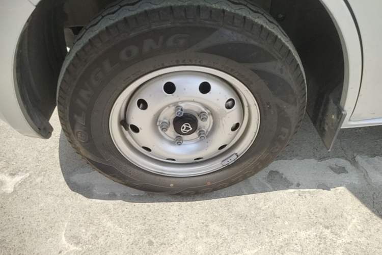 Used CHANGAN KAICHENG Ruixing M60 2023 1.5L GDI Comfort-Class Passenger Vehicle 6/7 Seats Left Front Wheel Hub