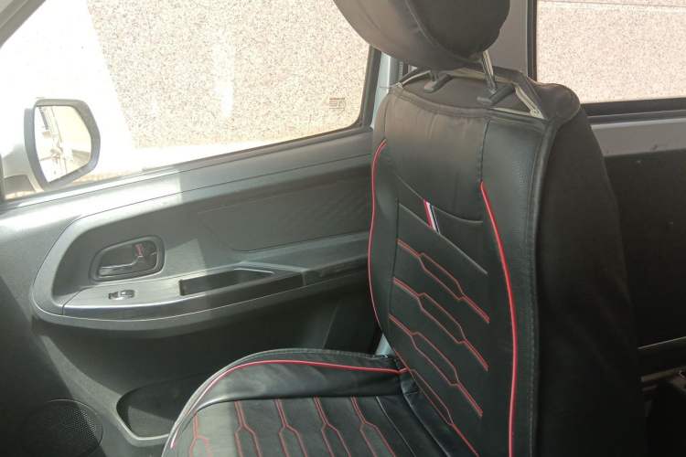 Used CHANGAN KAICHENG Ruixing M60 2023 1.5L GDI Elite-Class Passenger Vehicle 6/7 Seats Left Rear Seat