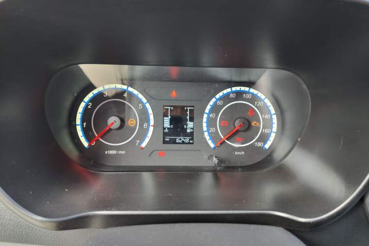 Used CHANGAN KAICHENG Ruixing M60 2023 1.5L GDI Comfort-Class Passenger Vehicle 6/7 Seats Odometer Close Up