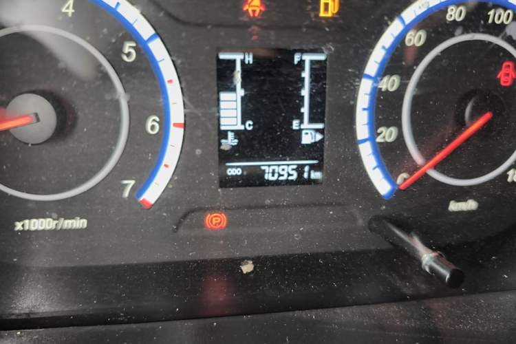 Used CHANGAN KAICHENG Ruixing M60 2023 1.5L GDI Elite-Class Passenger Vehicle 6/7 Seats Odometer Close Up