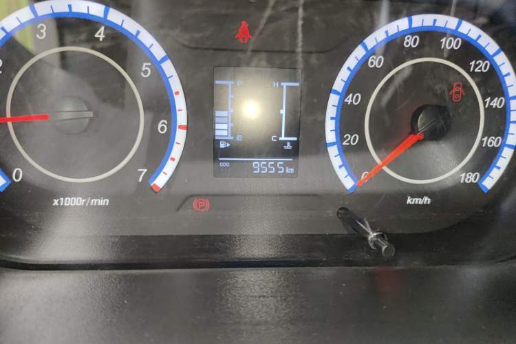 Used CHANGAN KAICHENG Ruixing M60 2023 1.6L CNG Comfort Van 2 Seats Odometer Close Up