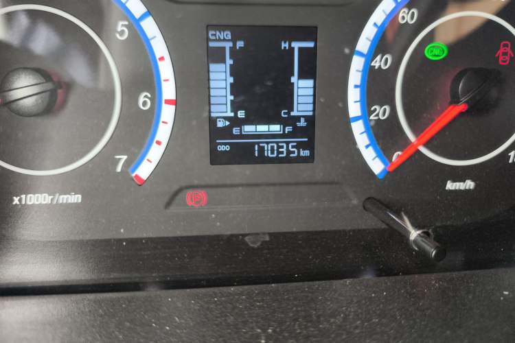 Used CHANGAN KAICHENG Ruixing M60 2023 1.6L CNG Comfort-Grade 6-Seater Passenger Vehicle Odometer Close Up