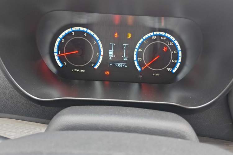 Used CHANGAN KAICHENG Ruixing M60 2023 1.5L GDI Elite-Class Passenger Vehicle 6/7 Seats Odometer Close Up