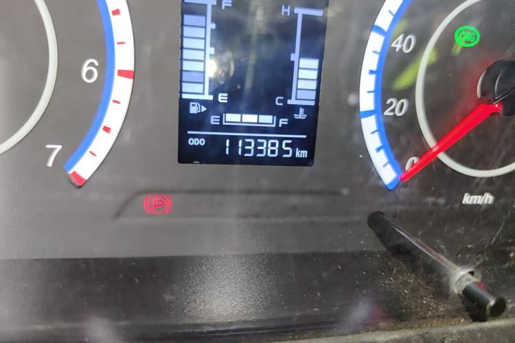 Used CHANGAN KAICHENG Ruixing M60 2023 1.6L CNG Comfort-Grade 6-Seater Passenger Vehicle Odometer Close Up