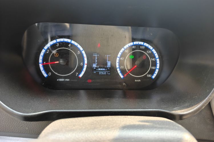 Used CHANGAN KAICHENG Ruixing M60 2023 1.6L CNG Comfort-Grade 6-Seater Passenger Vehicle Odometer Close Up