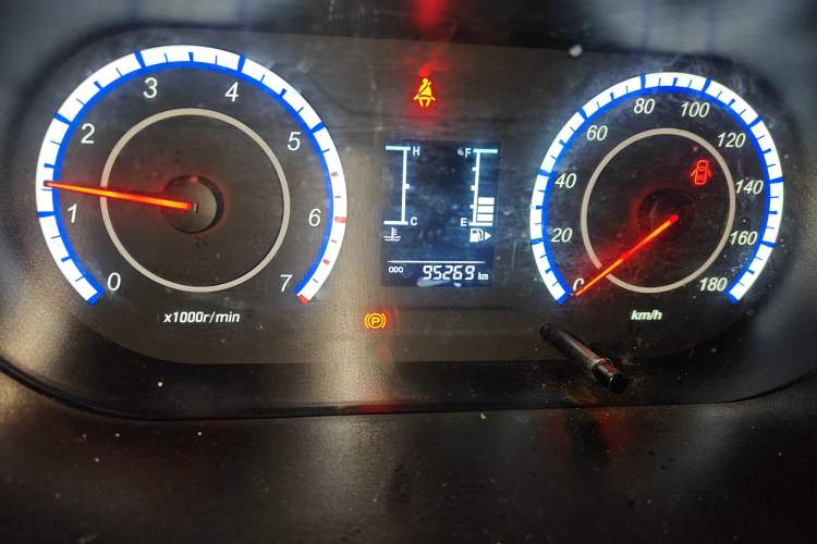 Used CHANGAN KAICHENG Ruixing M60 2023 1.5L GDI Comfort-Class Passenger Vehicle 6/7 Seats Odometer Close Up