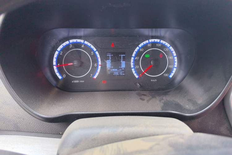 Used CHANGAN KAICHENG Ruixing M60 2023 1.6L CNG Comfort-Grade 6-Seater Passenger Vehicle Odometer Close Up