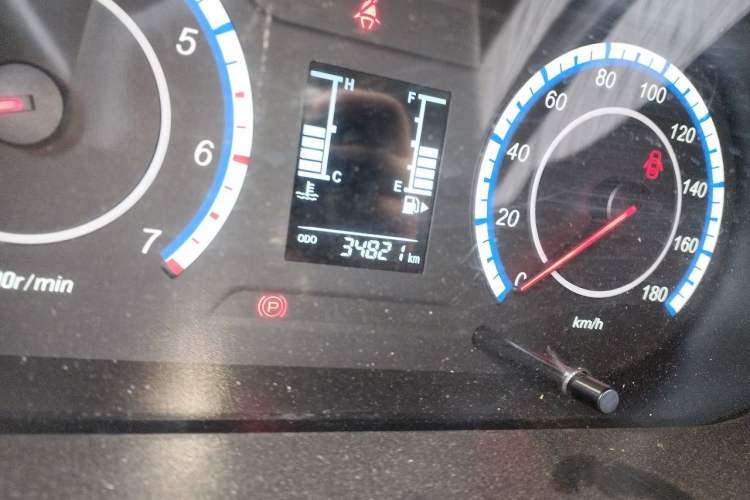 Used CHANGAN KAICHENG Ruixing M60 2023 1.5L GDI Comfort-Class Passenger Vehicle 6/7 Seats Odometer Close Up