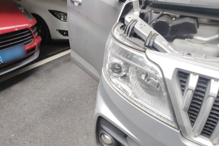 Used CHANGAN KAICHENG Ruixing M60 2023 1.6L CNG Comfort-Grade 6-Seater Passenger Vehicle Right Front Headlight