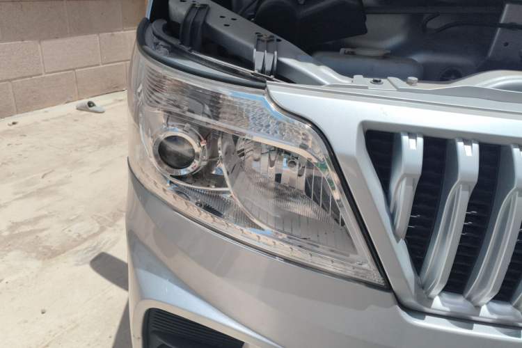 Used CHANGAN KAICHENG Ruixing M60 2023 1.5L GDI Elite-Class Passenger Vehicle 6/7 Seats Right Front Headlight